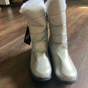 Totes Women's Silver Winter Boots